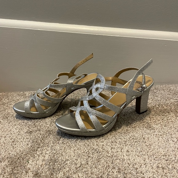 Silver open toed heeled sandals - Picture 2 of 3